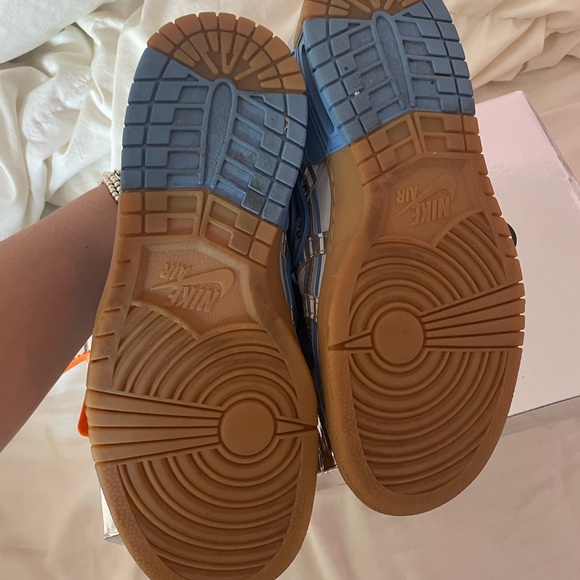 Nike x Off-White UNC Dunks - Picture 5 of 5